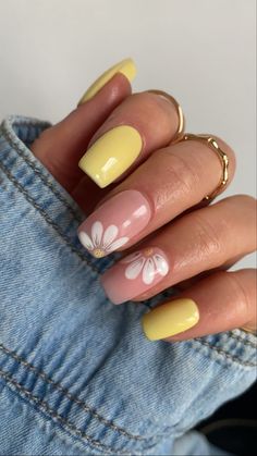 Spring Nail Trends, Cute Spring Nails, Daisy Nails, Colorful Nails, Her Nails, Cute Gel Nails, Short Acrylic Nails Designs, Yellow Nails