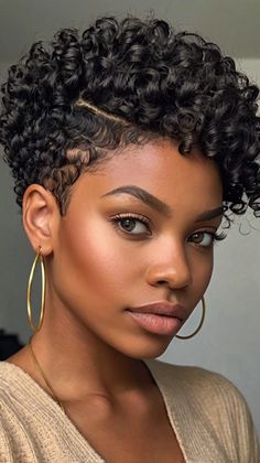 Best Techniques for Flat Top 👑 Short Bob With Bangs, Short Haircuts For Black Women, Black Hair Short Cuts, Short Bobs With Bangs, Framing Highlights, Haircuts For Black Women, Stylish Short Haircuts, Cute Short Haircuts, Short Sassy Hair