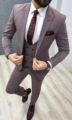 Suits Men Slim, Maroon Suit, Best Suits For Men, Tailor Made Suits, Blazer Outfits Men, Blue Suit Men, Suits Men Business, Classy Suits