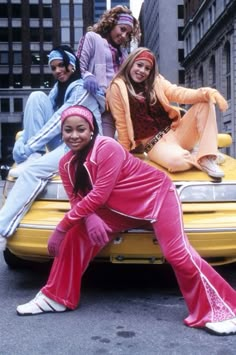 90 Monumental Moments for Girls Born in the '90's...so true! Looks Hip Hop, 00s Mode, The Cheetah Girls, A Moment To Remember, Mode Hippie, Diy Kostüm, 2000s Aesthetic, Spirit Week, 2000s Fashion Outfits