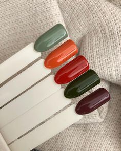 Autumn Color Palette Nails, Autumn Nails Palette, Different Colour Nails, Autumn Nails Multi Color, Autumn Nail Colors, Autumn Manicure 2024, Autumn Nails 2024 Green, Two Color Nails, Purple Nail Art