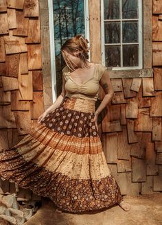 Flowy Long Hippie Skirt, Fall Fair Outfit, Long Earthy Skirts, Earthy Outfits Long Skirts, Earth Toned Outfits, Boho Hippie Aesthetic, Bohemian Flowy Floor-length Maxi Skirt, Nature Outfits