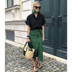 Green Skirt, Look Fashion, Chic Outfits, Work Outfit