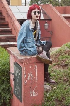 grunge style Vibrant Aesthetic Outfit, Bright Grunge Outfits, Chicas Punk Rock, Bright Aesthetic, Grunge Pastel, Locks Hair, Look Grunge, Goth Outfit, Colour Hair