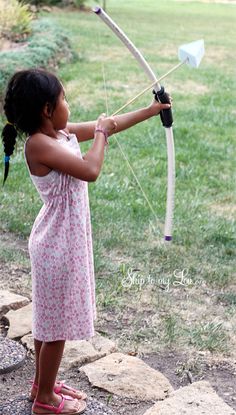 DIY PVC Bow and Arrow - Thanks to Hunger Games and Brave I think we're gonna see more stuff like this.  Yay! Diy Bow And Arrow, Halloween Party Appetizers Easy, Pvc Bow, Braves Party, Halloween Party Appetizers, Bow And Arrow Set, Baby Sitting, Pvc Projects, Brave Girl