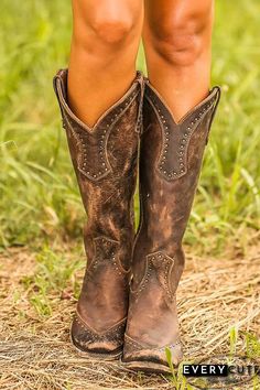 Knee Hight Chunky Heels Boots Fall High Heel Boots With Rivets, Rugged Heeled Boots For Fall, Brown Western Boots With Block Heel, Rugged Heeled Boots With Reinforced Heel, Western Style Boots With Rivets For Fall, Mode Country, Bota Country, Vintage Cowboy Boots, Estilo Country