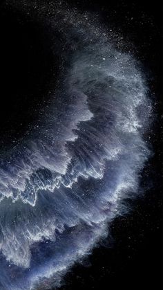 an image of the ocean with waves coming out of it's center and stars in the sky