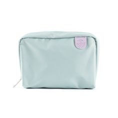 Neceser de nylon de colores perfecto para organizar tus cosas para viajes, para tus bolsas grandes o para el gimnasio. Hecho con tela duradera y múltiples bolsillos interiores, este neceser colorido es el accesorio perfecto. Agrégalo a tu bolsa de playa Tin Marin o a cualquier bolsa, mochila o maleta para mantenerte organizada en tu uso diario o viajes. Zepeto Looks Ideas, Wholesale Bags, Cosmetic Pouch, Woven Bag, Mozambique, Bag Straps, Laos, Tan Leather, Cotton Weaving