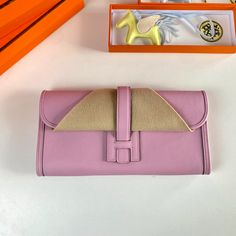 Jige elan 29cm clutch, X9 mallow purple original swift calfskin, sheepskin lining Hermes Jige, Lv Purse, Lv Shoes, Lv Belt, Lv Handbags, Lv Wallet, Basket Bag, Purple Bags, Brown Silver