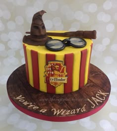 a harry potter birthday cake with glasses on top