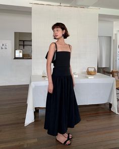 Dress To Wear To A Wedding As A Guest, Black Summer Dress Outfit, Casual Black Dress Outfit, Spring Casual Outfits, Dinner Date Dress, Black Dress Casual, Casual Black Dress, Black Dress Outfit Casual, Black Dress Outfit