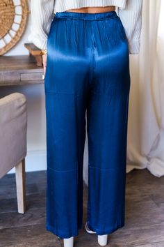 Satin Pants Outfit Classy, Blue Satin Pants, Satin Pants Outfit, Saree Skirt, Satin Design, Skirt Satin, Elegant Pant, Disco Pants, Pants High Waisted