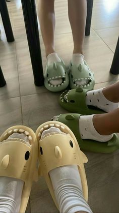 Shark Slippers Aesthetic, Shark Slides Aesthetic, Shark Flip Flops, Cute Slippers Aesthetic, Shoes Pics Aesthetic, Chanclas Aesthetic, Shark Crocs, Cute Things Aesthetic, Aesthetic Slippers