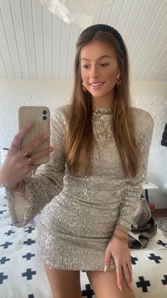 Outfit Fete, Nyårs Outfit, Nouvel An Outfit, Stockholm Party Outfit, Outfit Nouvel An, Daytime Party Outfit, Ootd Soiree, Christmas Day Outfit Dressy, Glitter And Glamour Party Outfit