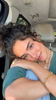 Clean Girl Aesthetic Curly Hair, Brunette Curly Hair Girl, Curly Hair Selfie, Kiana Davis, Short Curly Wavy Hair, Brunette Curly Hair, Curly Brunette, Curly Hair Inspo, Curly Hair Inspiration