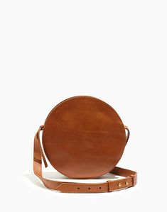 The Simple Circle Crossbody Bag in Leather Minimalist Bags Design, Saddle Bag Purse, Madewell Handbags, Madewell Bags, Jeans Bags, Minimalist Bag, Bags And Purses, Purses For Women, Chain Crossbody Bag