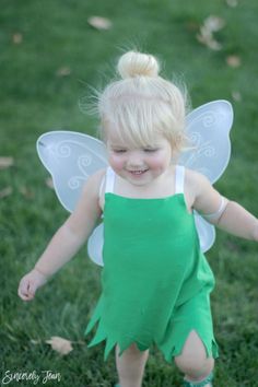 DIY Tinker Bell Halloween Costume and Hair Tutorial - Simple and cute tutorial on how to make a toddler Tinker Bell costume and tips for doing the hair! Perfect Halloween costume for toddlers! | www.sincerelyjean.com Diy Tinkerbell Costume, Tinkerbell Halloween, Tinkerbell Halloween Costume, Diy Fantasia, Tinkerbell Costume, Tinker Bell Costume, Costume Toddler, Skirt Diy