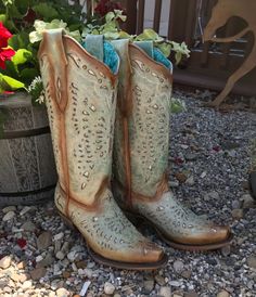 Turquoise Western Boots With Snip Toe, Fitted Green Snip Toe Boots, Western Green Boots With Leather Sole, Green Western Boots With Pointed Toe, Green Pointed Toe Western Boots, Fitted Green Boots With Almond Toe, Fitted Green Almond Toe Boots, Fitted Green Boots With Leather Sole, Corral Boots Outfit