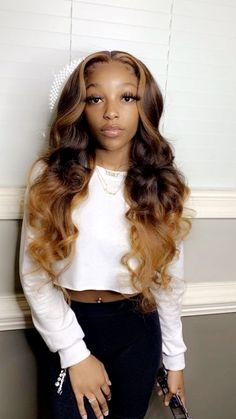 Gorgeous hairstyle! I love this ombre color so much!!! Honey Blond, Ombre Blond, Wig Styles, Black Girls Hairstyles, Lace Frontal Wig, Frontal Wigs, Curly Hair Styles Naturally