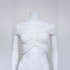 This Stylish Off-White C/O Virgil Abloh 2018 Off-Shoulder White Crop Top Is Perfect For Fashion-Forward Women Who Want To Make A Statement. With Its Trendy Off-Shoulder Design And Cropped Style, This Top Is Sure To Turn Heads. Made From High-Quality Materials And Featuring The Iconic Off-White Brand, This Top Is A Must-Have For Any Woman's Wardrobe. The Short Sleeve And Crew Neck Design Make It Perfect For Any Occasion, While The Size 40 Ensures A Comfortable And Flattering Fit. Available In White, This Top Is Perfect For Pairing With All Kinds Of Outfits. Off White Brand, White C, Of Outfits, White Brand, Virgil Abloh, White Crop, Cropped Style, Shoulder Design, Women's Wardrobe