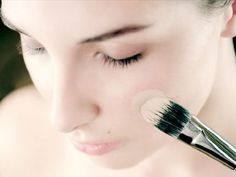 Start preparing concealers right at your homeHere are tips on how to prepare home made organic concealer at home. Home Made Foundation, Natural Concealer, Apply Foundation, How To Apply Blush, Aloe Gel, Types Of Makeup, Make Up Brush, How To Apply Eyeshadow