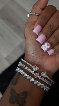 Pink And White Nails Black Women, Cute Short Nail Sets Birthday, Pink Nail Inspo Acrylic, Short Nails Pink, Acrylic Nails Pink, Pink Tip Nails, Shiny Nails Designs