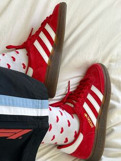 Adidas Samba Aesthetic, Samba Aesthetic, Heart Socks, Skandinavian Fashion, Funky Shoes, Paris Mode, Adidas Spezial