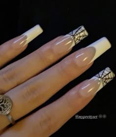 Medium Coffin Acrylic Nails Designs Black, Simple Spooky Acrylic Nails, Y2k Nails Halloween, Nail Inspiration Medium Length, Nail Inspo Y2k Simple, Spiderman French Tip Nails, Y2k Nails For School, Fall Nails For School, Basic Y2k Nails