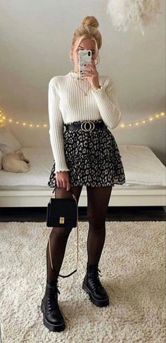 Outfit Botines, Brown Tights, Champion Clothing, School Looks, Autumn Outfit, Fall Fashion Outfits, Casual Fall Outfits