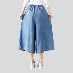 Short culottes denim pants online—excellent jeans for women from the 2022 Spring-Summer collection. Casual-style outfits are more comfortable to wear. Blue color denim is the most popular denim color, practically suits all other clothes. An unrubbed design provides a more sleek look. From a distance, you can’t tell the difference between culottes and a skirt, making them incredibly comfy. A high-waisted rise is particularly fit for those who want to lengthen their legs and highlight the figure. Skirt Making, Denim Color, Jeans For Women, Street Outfit, Formal Attire, Wearing Clothes, Colored Denim, Sleek Look, Casual Style Outfits