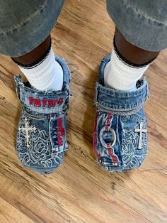 Denim Crocs, Shoes List, Denim Diy Clothes, Crocs Fashion, Custom Shoes Diy, Diy Denim, Dr Shoes, Diy Clothes And Shoes, Pretty Shoes Sneakers