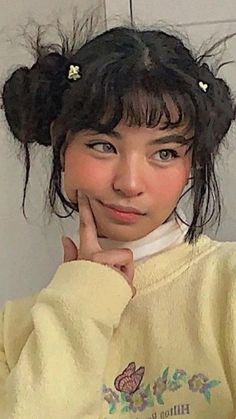 Short Pigtails Aesthetic, Y2k Hairstyles Bangs, Hairstyles Neck Length, Kawaii Short Hair, Y2k Hairstyles Curly Hair, Neck Length Hairstyles, Tumblr Hairstyles, Indie Hairstyle, Medium Hair Braids