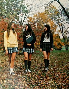 Three Girls, Ivy Style, Rock Outfit, Prep School, Estilo Preppy, On The Ground, Classy Women, School Fashion, Preppy Outfits