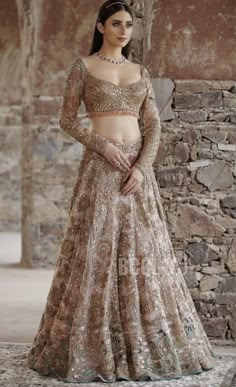 Sangeet Bride Outfit, Bridal Lehenga Golden, Shadi Lehenga, Reception Lehenga Bridal, Lehenga Golden, Sangeet Bride, Golden Bridal Lehenga, Indian Wedding Reception Outfits, Bridle Dress