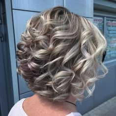 Mother Of The Bride Hair, Short Hairdos, Short Wedding Hair, Penteado Cabelo Curto, Curly Bob Hairstyles, Bride Hair, Short Hair Updo, Mullet Hairstyle, Hairstyles Long