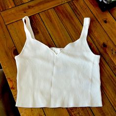 Brand New With Tags H&M Crop! So Cute In, Just A Little Too Big For Me. White Seamless Summer Top, H&m Casual Cami Tank Top, H&m White Summer Tops, White Summer Tops By H&m, Casual H&m Cami Tank Top, H&m V-neck Tops For Day Out, H&m White Spring Tank Top, H&m White Tank Top For Spring, White H&m Tank Top For Spring