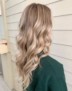 Teddy Blonde Highlights, Vanilla Beige Blonde Hair, Fake Blonde Hair, Teddy Bear Blonde Hair, Biscuit Blonde Hair, Teddy Blonde Hair, Champaign Blonde, Sandy Blonde Balayage, Teddy Bear Blonde