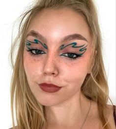 Make Up Yeux, Eyeliner Inspo, Makeup Ojos, Green Eyeliner, Sea Nymph, Funky Makeup, Face Art Makeup, Graphic Makeup, Rave Makeup