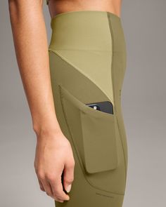 Soft, sweat-wicking, and with side pockets to hold your phone – this cropped take on classic tights are ideal for everyday wear. Pair them with your favorite On sneaker. Buttery-softness that will breeze you through hot yoga. Super stretchy and engineered for long-lasting comfort, the second-skin design means they sculpt, smooth, and stay up as they should. Introducing the versatile tights that take you seamlessly from brunch to boxfit. With an on-trend, high-waisted design that glides on, you'l Running Wear Women, Activewear Details, Soft Workout, Womens Movement, Women's Tights, Running Wear, Low Intensity Workout, Fitness Activewear, Sports Wear Women