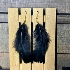 Black Feather Earrings Wirh Gold Jewelry. Simple, Elegant, Boho / Bohemian Vibe. Feathers Hang About 4 Inches Long. Boho Feather Earrings, Adjustable Black Feather Jewelry, Black Feathered Jewelry For Party, Black Feather Jewelry For Party, Elegant Black Feather Jewelry, Pearl Earrings Handmade, Lavender Earrings, Boho Feathers, Feather Crafts