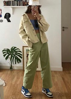 Green Pants Outfit, Bucket Hat Outfit, Green Fits, Streetwear Fashion Women, Green Outfit, Baggy Pants, Green Pants, Outfits With Hats, Looks Vintage