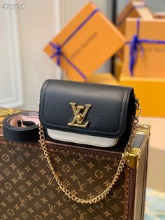 LV Lockme Tender Bag Black For Women Louis Vuitton Favorite, Louis Vuitton Purse, Vuitton Bag, Lv Bag, Louis Vuitton Twist Bag, Louis Vuitton Handbags, Fashion Handbags, Luxury Handbags, Louis Vuitton Bag