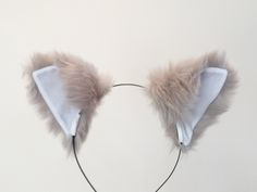 This headpiece is great for all occasions. These Warm Grey/White cat ears fit snugly onto your head and the ear's position is adjustable to users preference. This item comes with a choice of adding bows and bells to the ears. To request special order please contact us through -Instagram: Nalumi_handmade -Facebook: Nalumi Li -Email: Luyibobby@Gmail.com -Twitter: @Nalumihandmade Grey White Cat, White Cat Ears, Headband Costume, Grey And White Cat, Warm Grey, Costume Halloween, White Cat, Cat Ears, Costume Accessories