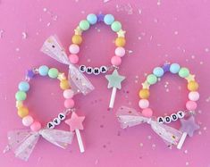 "Your little one will love accessorizing with our fun charm bracelets!  Made with 10mm acrylic beads and double elastic for extra durability.  This listing is for one bracelet with custom name or word. Different lengths will have slightly different variations than pictured. SIZE:  5.5\"       (approx. 2-5 years) 6\"          (approx. 5-8 years) 6.5\"       (approx. teen/small adult) 7\"          (approx. adult) 7.5\"       (approx. adult) Sizing chart provided is a guide to ordering a size. Plea Kids Beaded Bracelets, Bubblegum Bracelet, Kids Charm Bracelet, Kids Bead Bracelet, Kids Bracelet, Candy Bracelet, Beads Ideas, Mermaid Parties, Bead Bar