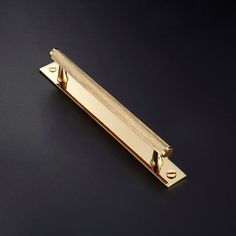 PORTA / SOLID BRASS HANDLE WITH BACKPLATE / KNURLED - Handle Shop Couture Dark Doors, Appliance Cabinet, Sliding Door Handles, Door Handle Sets, Window Handles, Cabinet Hardware Pulls, Door Hardware Interior, Furniture Feet, Brass Handle