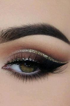 Trucco Smokey Eye, Eyeliner Glitter, Wedding Eyes, Eye Wrinkle Cream, Wedding Eye Makeup, Glitter Eyeliner, Makeup Wedding, Eye Makeup Tips