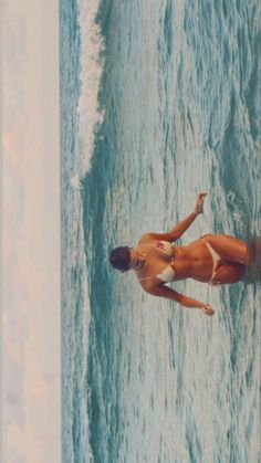 Beach Body Aesthetic Outfit, Sea Pics Ideas, Bikinis Pose Foto, Sea Inspo Pics, Praia Aesthetic Vintage, Foto Aesthetic Mare, Beach Aesthetic Photos Instagram, Pose Al Mare, Beach Pose Aesthetic