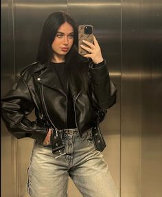 Leather Jacket Outfits Women Aesthetic, Leather Jackets Aesthetic, Outfits Para Citas Casual, Zara Leather Jacket Outfit, Aesthetic Leather Jacket, Classy Going Out Outfits, Black Leather Jacket Outfit, Jacket Outfit Women, Winter Fashion Outfits Casual