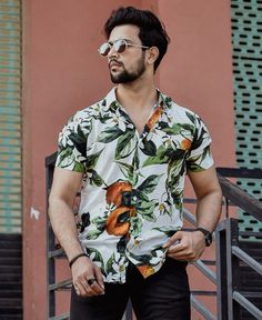 Hawaii Outfit, Half Shirts, Fashion Man, Cool Outfits For Men, Man Style, Shirt Styles, Hawaii Shirt