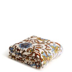 Wrap yourself in comfort and style with our luxurious Oversized Throw Blanket. Made from ultra-soft materials, this blanket is perfect for cozying up on chilly nights or adding a touch of warmth to your home decor. With its generous size and plush texture, it's the ultimate companion for relaxing on the sofa, reading a book, or watching your favorite movie. Vera Bradley Oversized Throw Blanket in Marrakesh Vines Neutral White/Brown Oversized Throw Blanket, Fleece Patterns, Backpack Lunch Bag, Duffel Bag Backpack, Belt Purse, Reading A Book, Favorite Movie, Stocking Stuffer Gifts, Toiletry Bag Travel